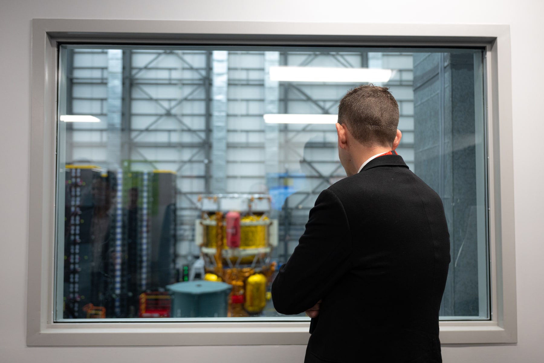 Archive photo: Jared Isaacman looks through a window at Blue Origin's gold-covered Blue Moon MK1 Endurance lander inside Lunar Plant 1.