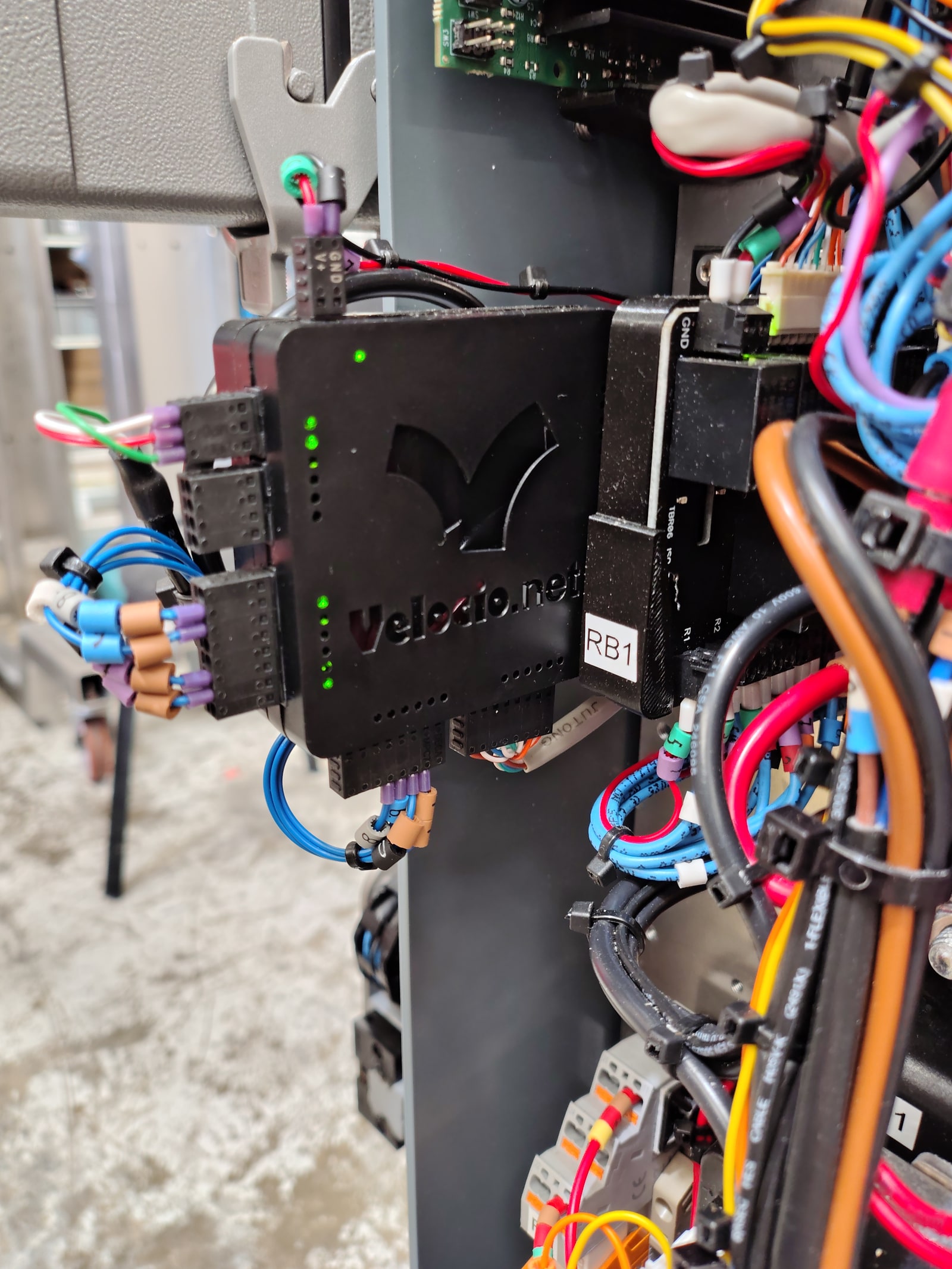 Archive: embedded controller inside a small machine, photographed April 8, 2026; not RX74M or RX74N hardware.