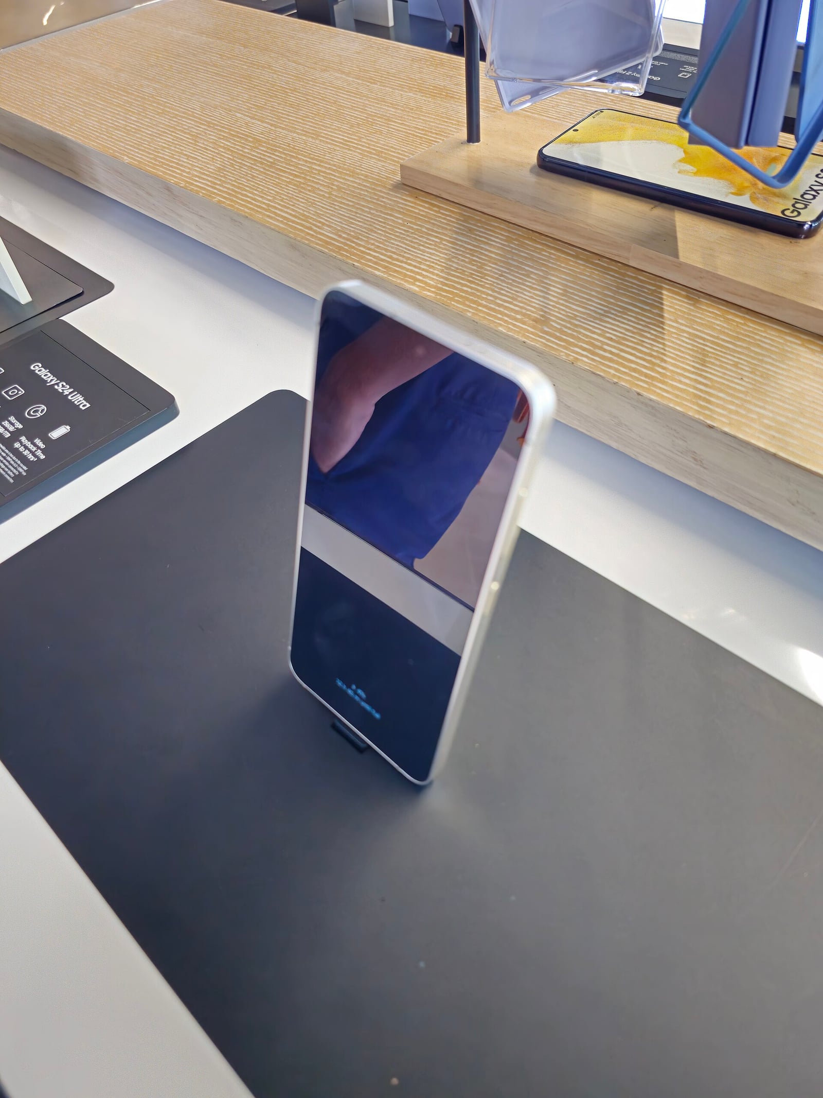Archive Galaxy S24 photographed in 2024; not a rollout demonstration.