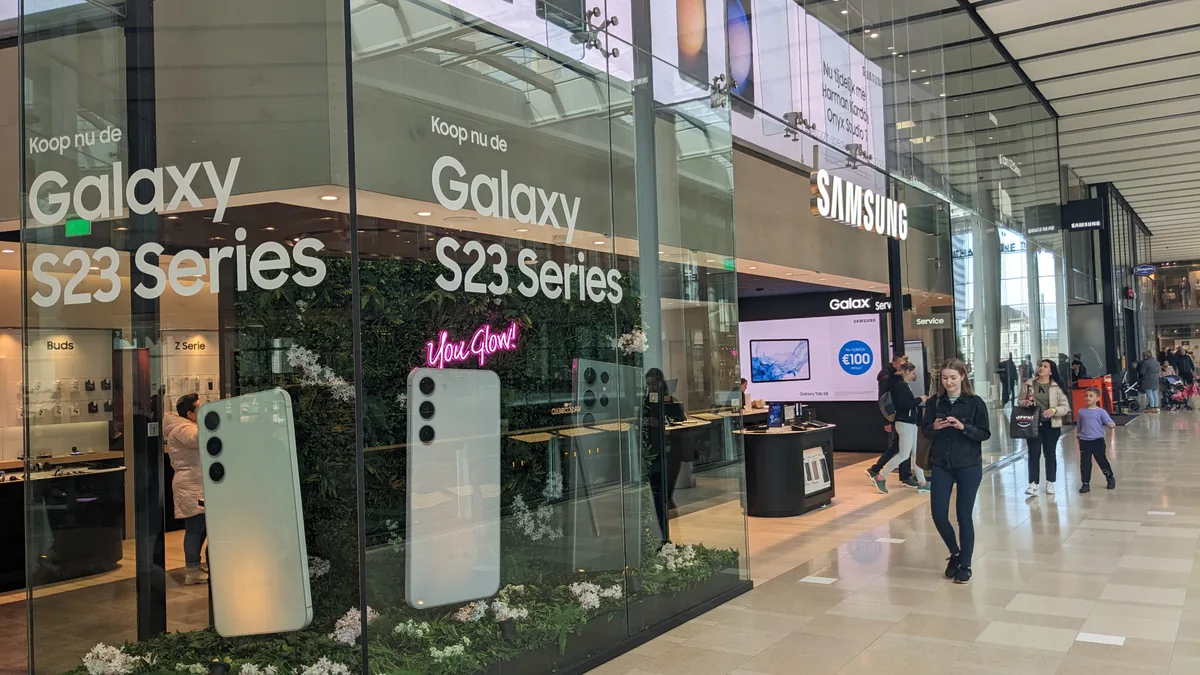 Glass-fronted Samsung store in Utrecht with Galaxy S23 promotional displays.