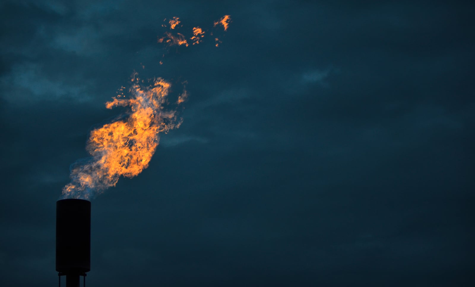 Archive photograph of a landfill methane flare taken by Carl Young in 2016; not the Arizona trial.